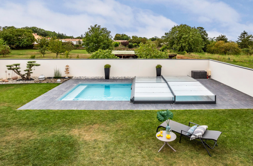 ABRI_PISCINE_RIDEAU_2019_TRIPTIK_SEMIPLAT_PIEAU_300RVB-35-.jpg-1200px-1024x674