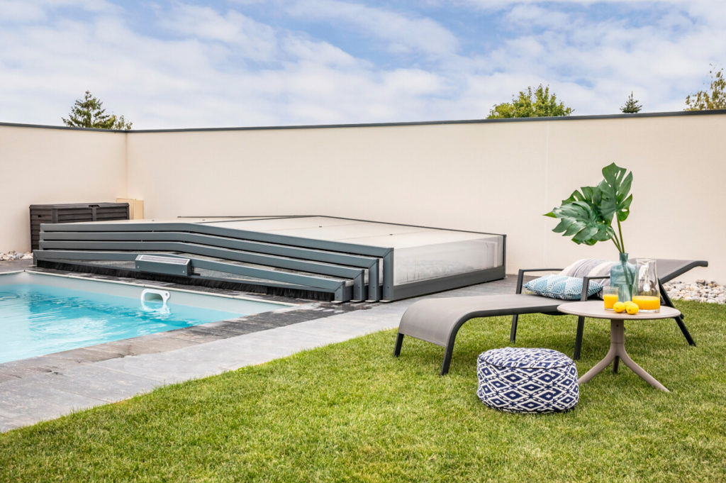 ABRI_PISCINE_RIDEAU_2019_TRIPTIK_SEMIPLAT_PIEAU_300RVB-8-.jpg-1200px-1024x681