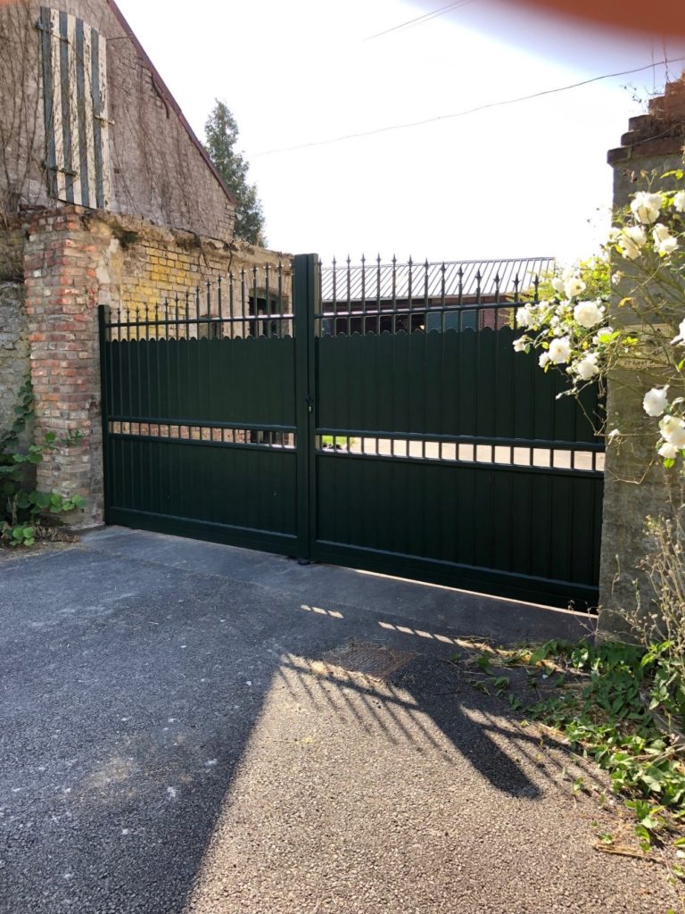Portail-battant-aluminium-10-768x1024