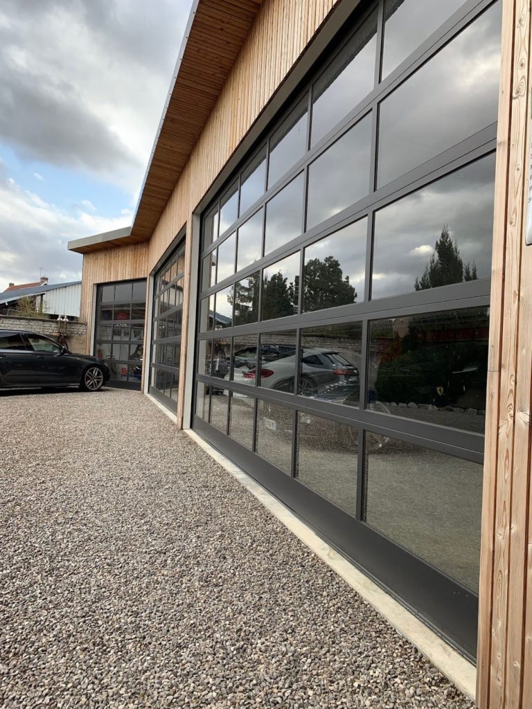 Porte-de-garage-sectionnelle-Fermetures-Must-768x1024